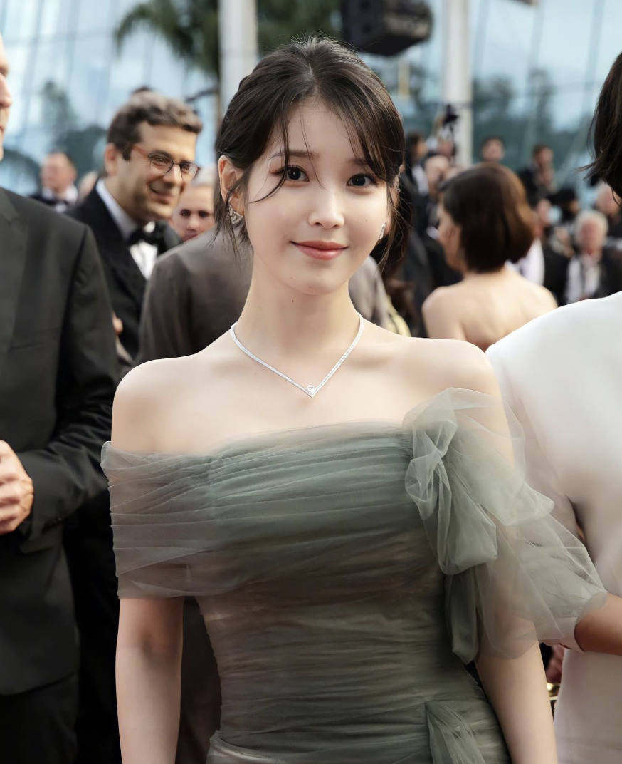 IU